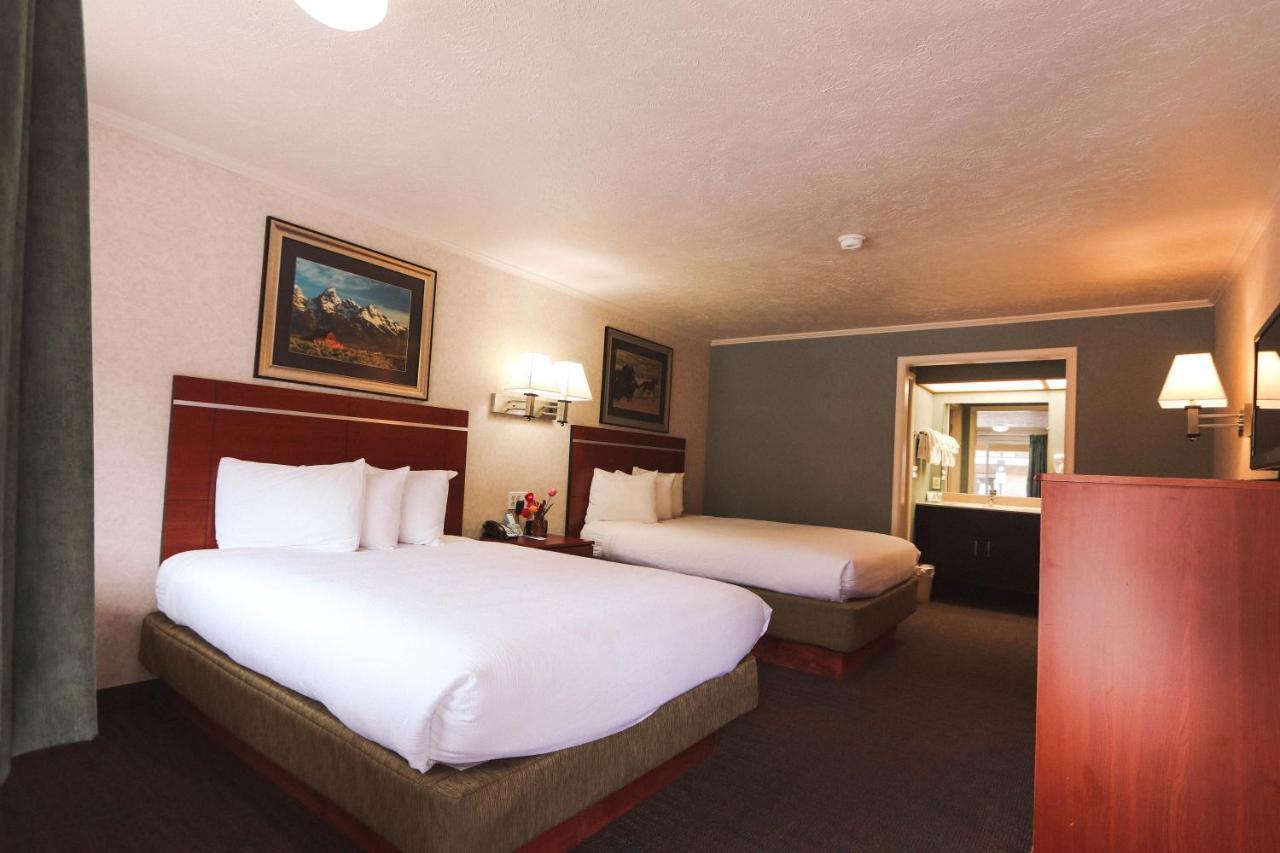 Brandin' Iron Inn West Yellowstone Exteriör bild