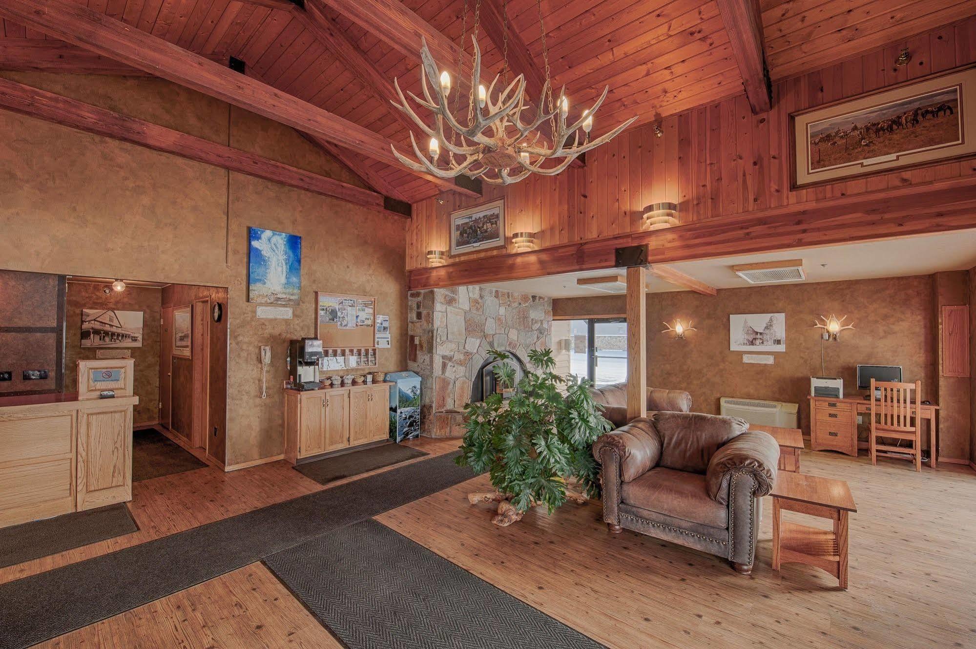 Brandin' Iron Inn West Yellowstone Exteriör bild